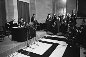 Images Dated 16th March 1976: Harold Wilson (1916-1995) announces his resignation as Prime Minister during a press