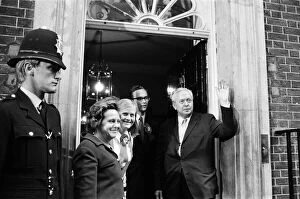 Images Dated 19th June 1970: Harold Wilson and his wife Mary arrive back at No. 10 Downing Street