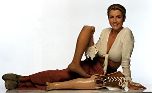 Heather Mills Model who had her leg Amputaterd holding false leg Dbase Heather Mills Model who had her leg Amputaterd holding false leg Dbase