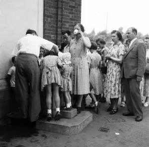 Heatwave at London Zoo. People queue for water. 22nd August 1955 Heatwave at London Zoo. People queue for water. 22nd August 1955