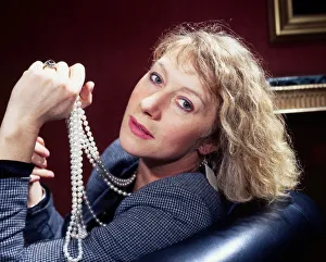 Helen Mirren holding pearls in hand May 1986 Helen Mirren holding pearls in hand May 1986