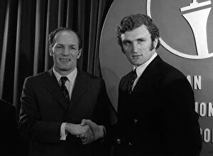 Images Dated 27th January 1971: Henry Cooper and Joe Bugner shake hands at the Sportsman Club after signing to fight