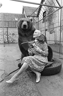Images Dated 2nd December 1981: Hercules The Grizzly Bear, with owner Maggie Robin, who has recently written a book about