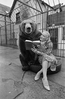 Images Dated 2nd December 1981: Hercules The Grizzly Bear, with owner Maggie Robin, who has recently written a book about