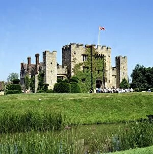 Images Dated 1st April 1982: Hever Castle in Kent - April 1982 home of Lord Astor - general view of