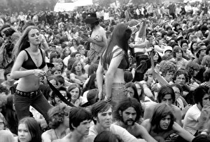 00060 Gallery: Hippies: Nudism: Nudes in Hyde Park. July 1970 70-6856-005