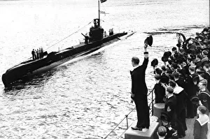 00154 Gallery: HM Submarine Safari is cheered as she returns safely to port after WW2 patrol. 1945
