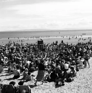 00573 Gallery: Holiday Crowds at Barry Island, Vale of Glamorgan, South Wales. August 1952