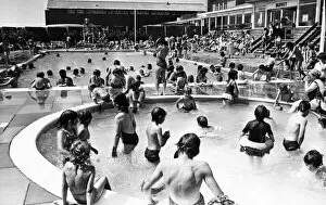 Images Dated 28th July 1979: Holiday makers enjoy the Swimming and Paddling Pools at Trecco Bay, Porthcawl, Bridgend
