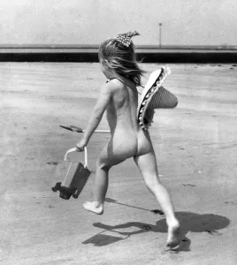 Holidays Children: Four years old Saffron Smith. May 1974 P024247 Holidays Children: Four years old Saffron Smith. May 1974 P024247