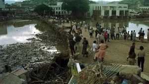 Honduras Weather Hurricane Mitch Nov 1998 RISING STENCH FROM RECEEDING WATER Honduras Weather Hurricane Mitch Nov 1998 RISING STENCH FROM RECEEDING WATER