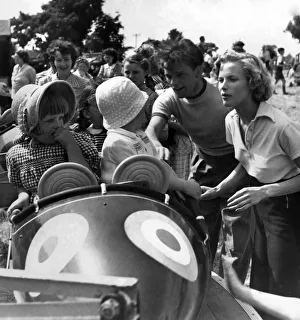 Images Dated 22nd February 2008: Honor Blackman and Richard Burton in a fairground