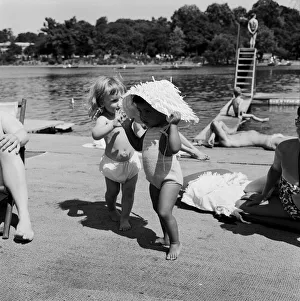 Hot weather at London's Hyde Park Lido. Crowds sunbathing by the Serpentine Hot weather at London's Hyde Park Lido. Crowds sunbathing by the Serpentine