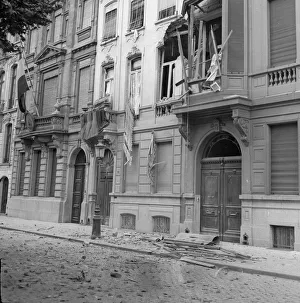 Houses damaged during the German bombardment of the centre of Antwerp. Circa October 1914 Houses damaged during the German bombardment of the centre of Antwerp. Circa October 1914