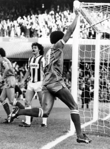 Mirror/0900to0999 00989/howard gayle celebrates scoring blues derby Mirror/0900to0999 00989/howard gayle celebrates scoring blues derby