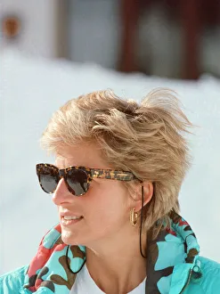 Images Dated 1st April 1993: HRH The Princess of Wales, Princess Diana, enjoys a ski holiday in Lech, Austria