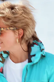 Images Dated 1st April 1993: HRH The Princess of Wales, Princess Diana, enjoys a ski holiday in Lech, Austria