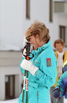 Images Dated 1st April 1993: HRH The Princess of Wales, Princess Diana, enjoys a ski holiday in Lech, Austria