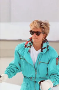 Images Dated 1st April 1993: HRH The Princess of Wales, Princess Diana, enjoys a ski holiday in Lech, Austria