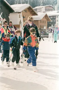 Images Dated 30th March 1992: HRH The Princess of Wales, Princess Diana, on her skiing holiday at The Austrian Ski