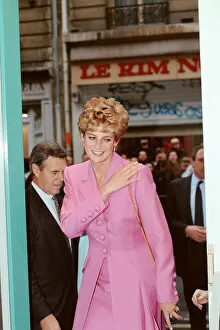 Images Dated 14th November 1992: HRH The Princess of Wales, Princess Diana, in Paris, France