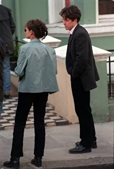 Images Dated 20th April 1998: Hugh Grant Actor April 98 On the set of his new film with co-star Julia Roberts