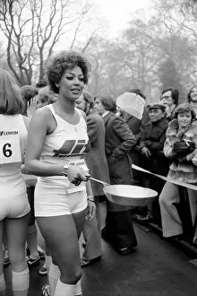 Images Dated 11th February 1975: Humour / Unusual / Sport. Charity Pancake Race. Lincolns Inn Fields