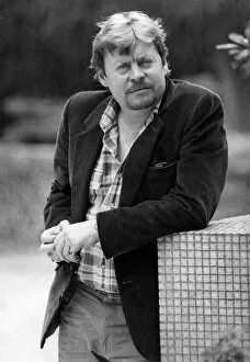 Images Dated 20th September 1988: Hywel Bennett, the actor who can switch with ease from Shakespeare to lovable layabout