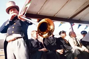 Images Dated 19th October 1991: Ian Dewar of Yarm sounds the Post Horn to mark the beginning of the '