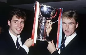 Images Dated 1st November 1988: Ian Ferguson & Ally McCoist with trophy November 1988