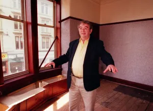 Ian McCaskill visits his old Glasgow flat May 1999 at 3 Cumming Drive off Cathcart Road Ian McCaskill visits his old Glasgow flat May 1999 at 3 Cumming Drive off Cathcart Road
