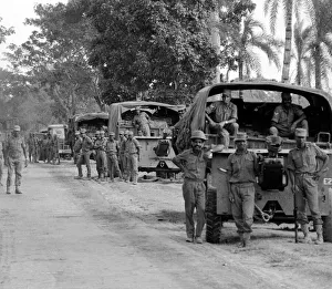 Nm20060726 Gallery: India - War Scenes - 1971 soldiers and army trucks 13 / 06 / 1971 DM71