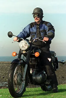 Images Dated 15th October 1998: Indian manufactured Royal Enfield Bullet October 1998 Motorcycle Trevor Walls Daily