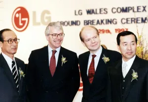 Industry - LG Electronics - The Prime Minister John Major pictured with Welsh Secretary Industry - LG Electronics - The Prime Minister John Major pictured with Welsh Secretary