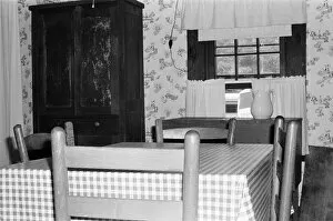Images Dated 27th August 1973: Inside the home and birthplace of Elvis Presley in Tupelo, Lee County, Mississippi, USA