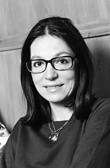 Mirror/1000to1099 01026/international greek singer nana mouskouri Mirror/1000to1099 01026/international greek singer nana mouskouri