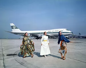 Images Dated 14th April 1971: Irish fashion takes to the air for an Aer Lingus jumbo jet fashion show sponsored by ICI