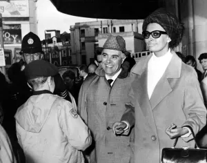 Italian film star Sophia Loren and Carlo Ponti arrive at Cardiff General Station Italian film star Sophia Loren and Carlo Ponti arrive at Cardiff General Station