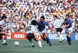 Italy v Argentina 1982 World Cup Gentile races to get between two argentine