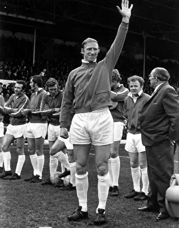 Images Dated 11th March 1972: Jack Charlton salutes the crowd before making his 600th appearence for Leeds United in