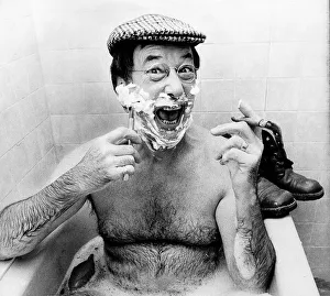 Jack Douglas Comedian on shaving A©mirrorpix Jack Douglas Comedian on shaving A©mirrorpix