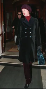 Jack Nicholson actor leaves his Mayfair hotel January 1998 with a mystery female Jack Nicholson actor leaves his Mayfair hotel January 1998 with a mystery female