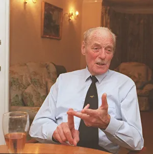 JACK SLIPPER OF SCOTLAND YARD DEC 1999 PICTURED IN HIS HOME IN HARROW JACK SLIPPER OF SCOTLAND YARD DEC 1999 PICTURED IN HIS HOME IN HARROW