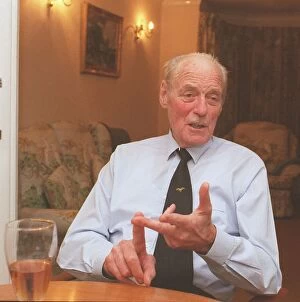 Images Dated 14th December 1999: JACK SLIPPER OF SCOTLAND YARD DEC 1999 PICTURED IN HIS HOME IN HARROW