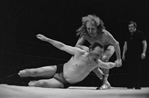 Images Dated 15th February 1974: Jackie Pallo v Les Kellett Wrestling at the Elstree Civic Hall 74 1007
