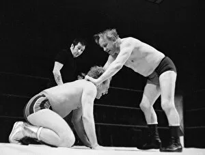 Images Dated 15th February 1974: Jackie Pallo v Les Kellett Wrestling at the Elstree Civic Hall