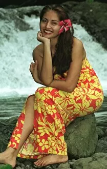 Images Dated 28th January 1999: Jane Moe wearing traditional bathing Sarong January 1999 in the island of Samoa