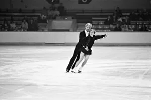 Images Dated 20th November 1983: Jayne Torvill and Christopher Dean ice skating in Nottingham. 20th November 1983