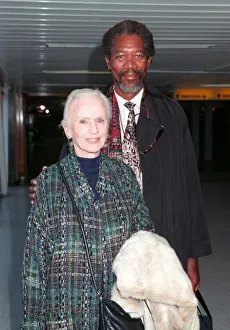 Images Dated 21st February 1990: Jessica Tandy actress Morgan Freeman actor Feb 90 arriving at Heathrow airport