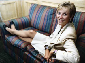 Images Dated 3rd February 1993: Jill Dando TV Presenter sitting with legs up on sofa